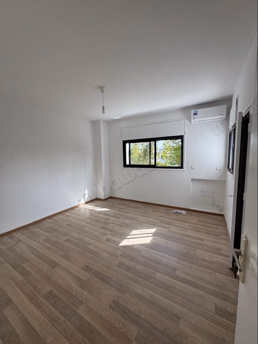 Maison de luxe à louer à Souissi. 4 belles chambres. Porte blindée, sécurité