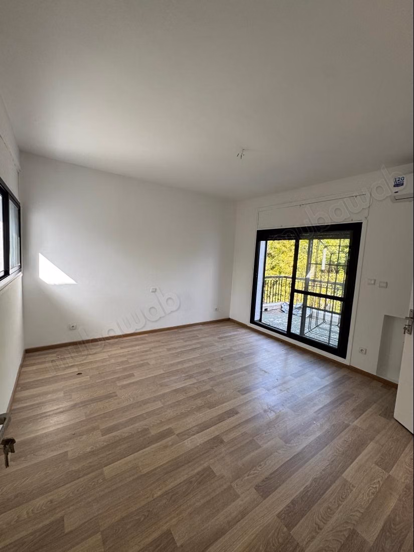 Maison de luxe à louer à Souissi. 4 belles chambres. Porte blindée, sécurité