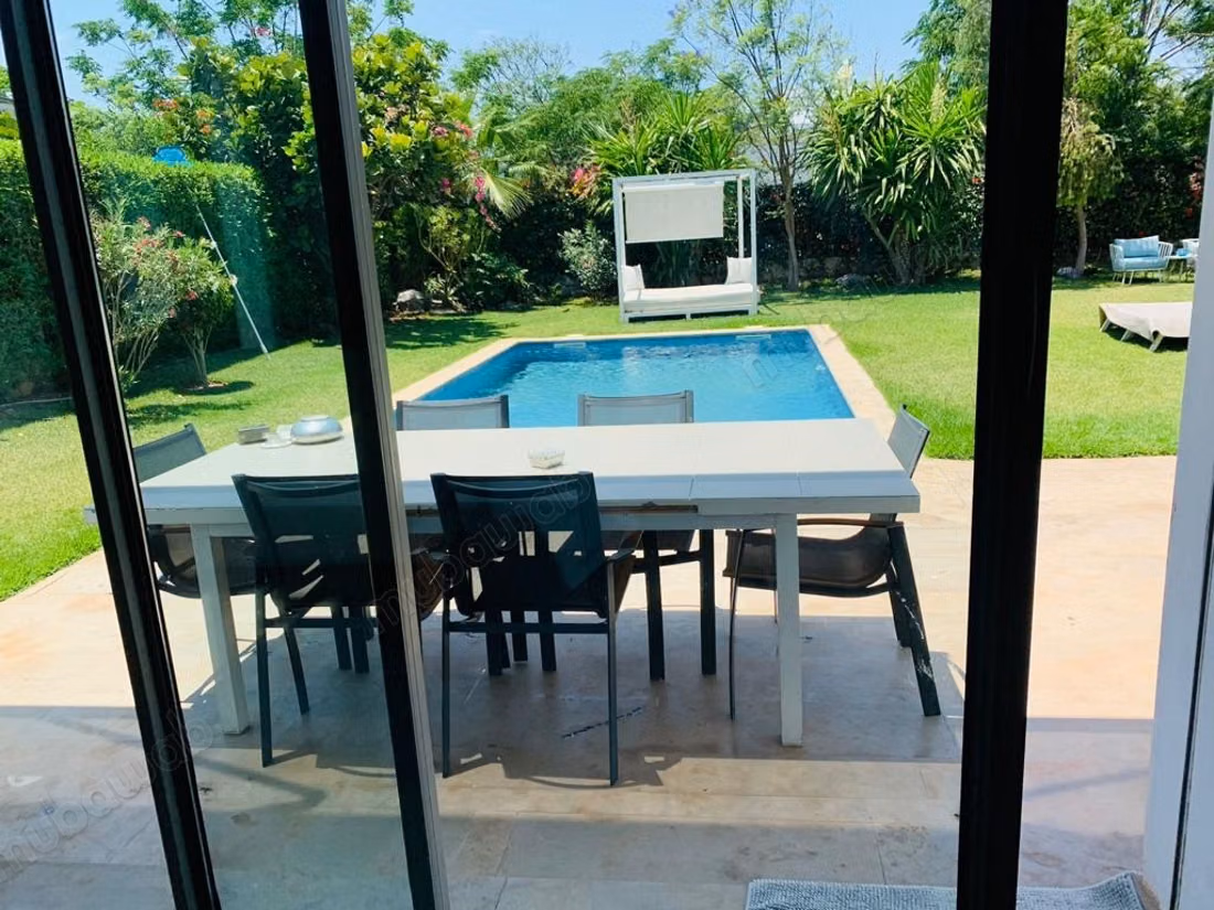 Casa di alto standing in vendita a Nouaceur. Superficie totale 1090 m². Arredata