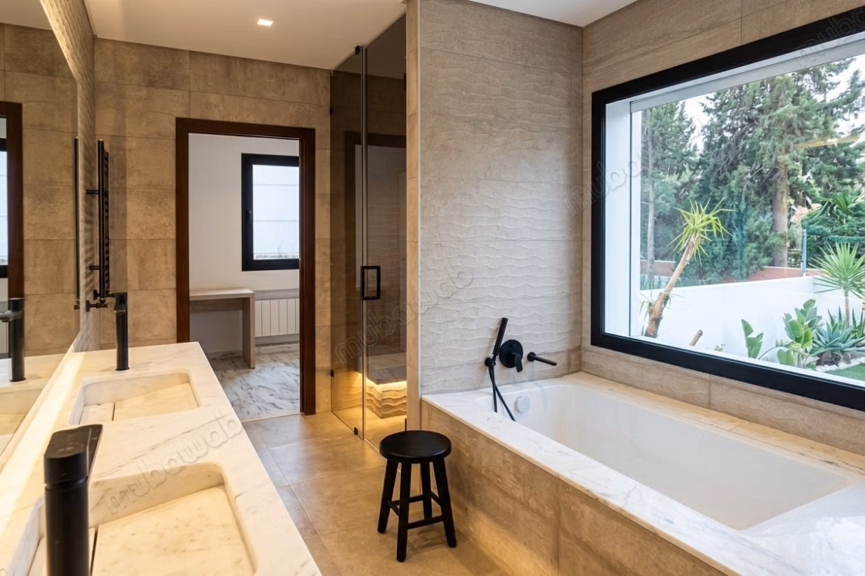 FOR RENT, Stunning villa in Notre Dame