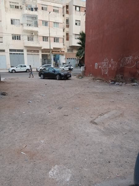 Beau terrain à la vente à Route ain Chkaf.
Surface de 142 m²