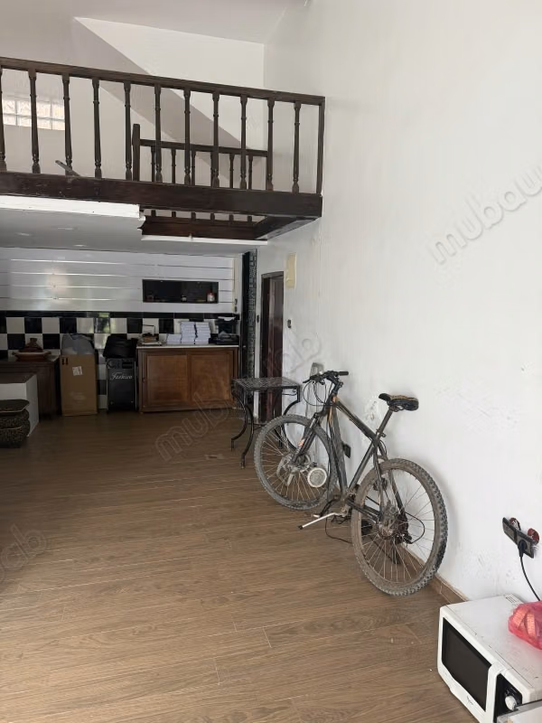 For rent commercial space on busy street with parking