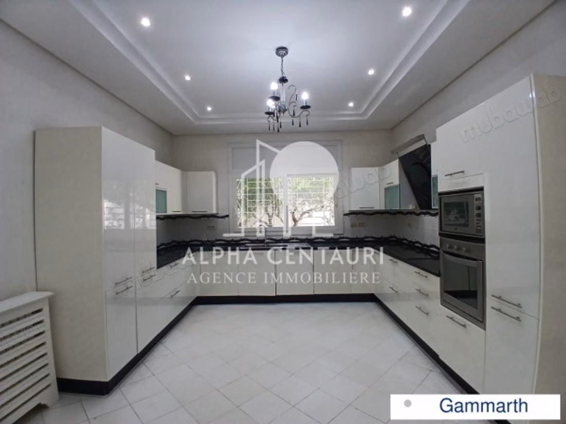 A louer une villa en S3 avec piscine à Gammarth