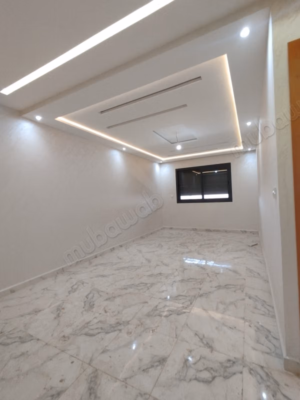 Hermoso apartamento en venta en Martil. Superficie total de 62 m². Puerta fuerte, salón marroquí tradicional.