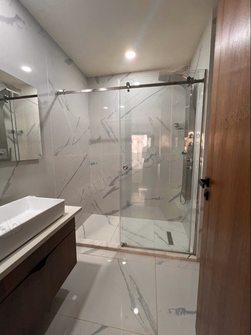Nieuwe gemeubileerde appartement te huur in CFC