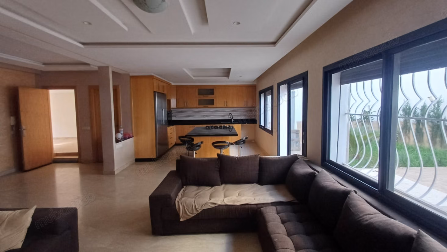 Vendita di una villa di lusso a Hay Zobir. 4 camere confortevoli. Doppio vetro e porta blindata.
