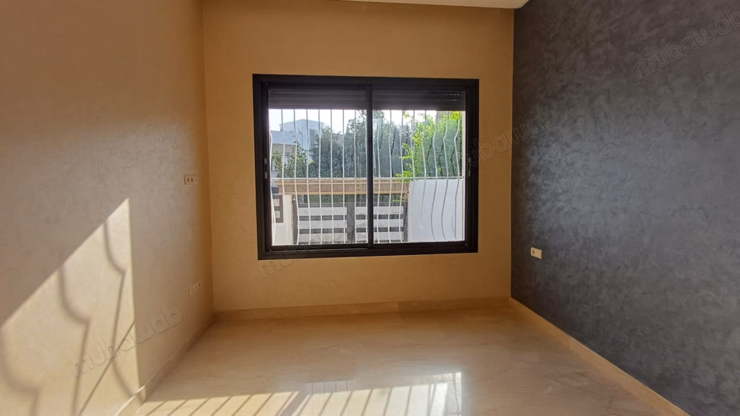 Vendita di una villa di lusso a Hay Zobir. 4 camere confortevoli. Doppio vetro e porta blindata.