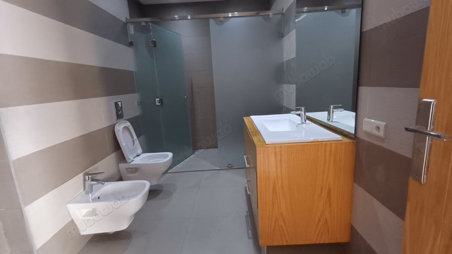 Vendita di una villa di lusso a Hay Zobir. 4 camere confortevoli. Doppio vetro e porta blindata.