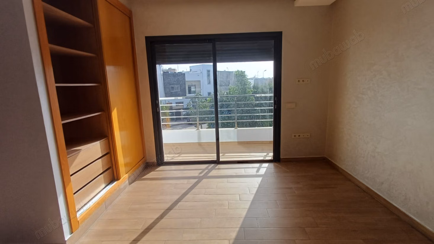 Vendita di una villa di lusso a Hay Zobir. 4 camere confortevoli. Doppio vetro e porta blindata.