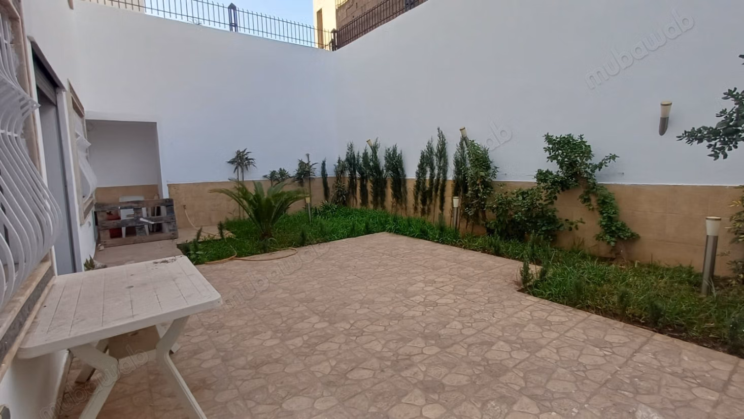 Vendita di una villa di lusso a Hay Zobir. 4 camere confortevoli. Doppio vetro e porta blindata.