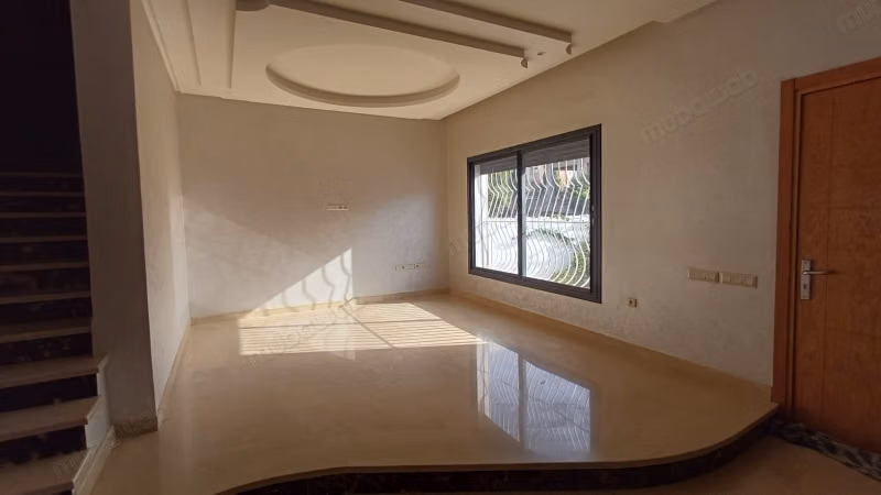 Vendita di una villa di lusso a Hay Zobir. 4 camere confortevoli. Doppio vetro e porta blindata.