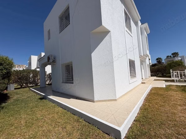A louer 2 villas rénovées au Lac 1