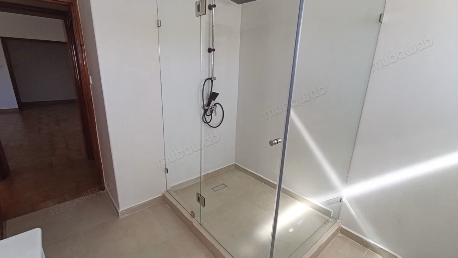 Superbe villa à louer à Hay Ach chbanat. Superficie 730 m². Parking et jardin