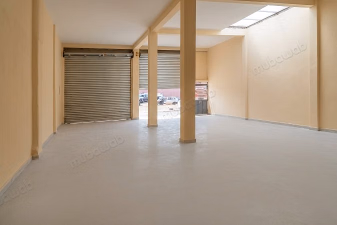 Local commercial 200 m² à louer