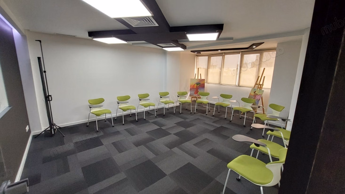 Bureaux à louer à Alsace Lorraine. Surface de 280 m². Double vitrage et chauffage central