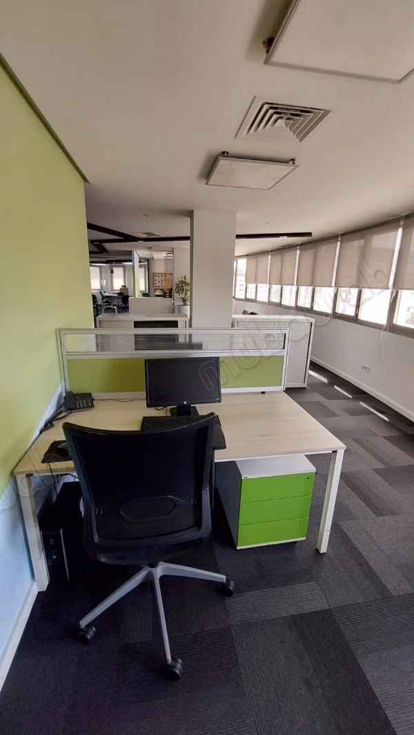 Bureaux à louer à Alsace Lorraine. Surface de 280 m². Double vitrage et chauffage central