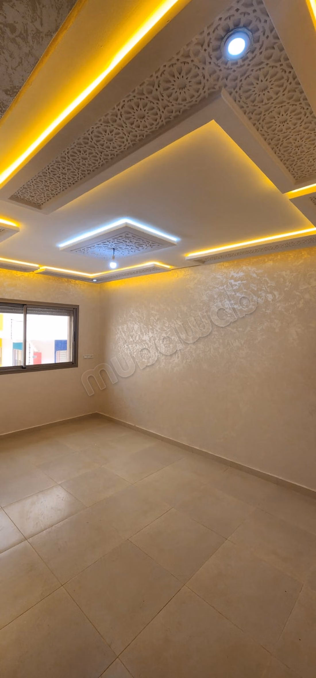 Appartement à vendre à Azrou. Superficie totale de 106 m². Double vitrage et porte renforcée