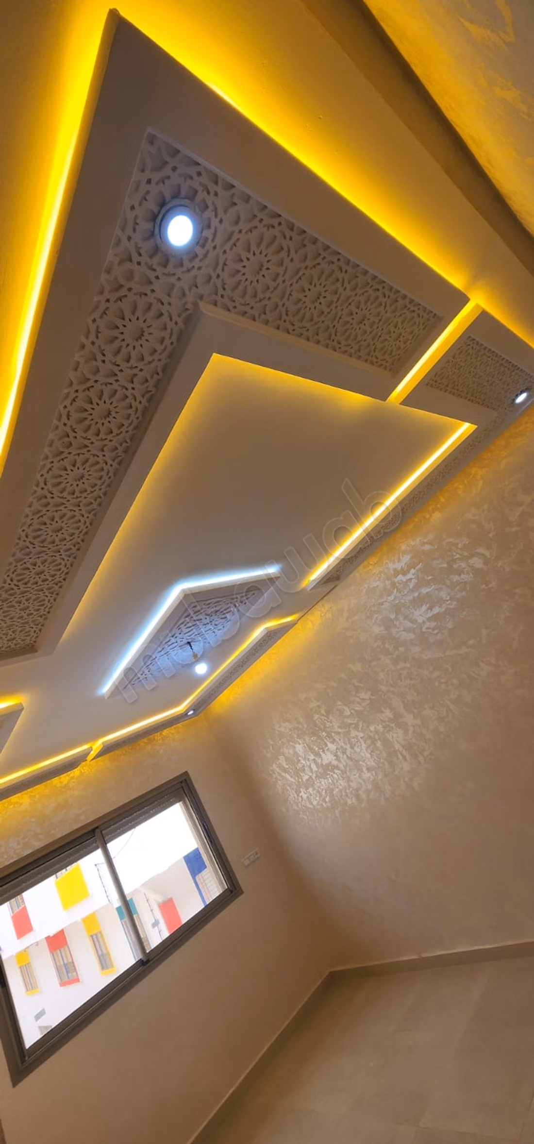 Appartement à vendre à Azrou. Superficie totale de 106 m². Double vitrage et porte renforcée