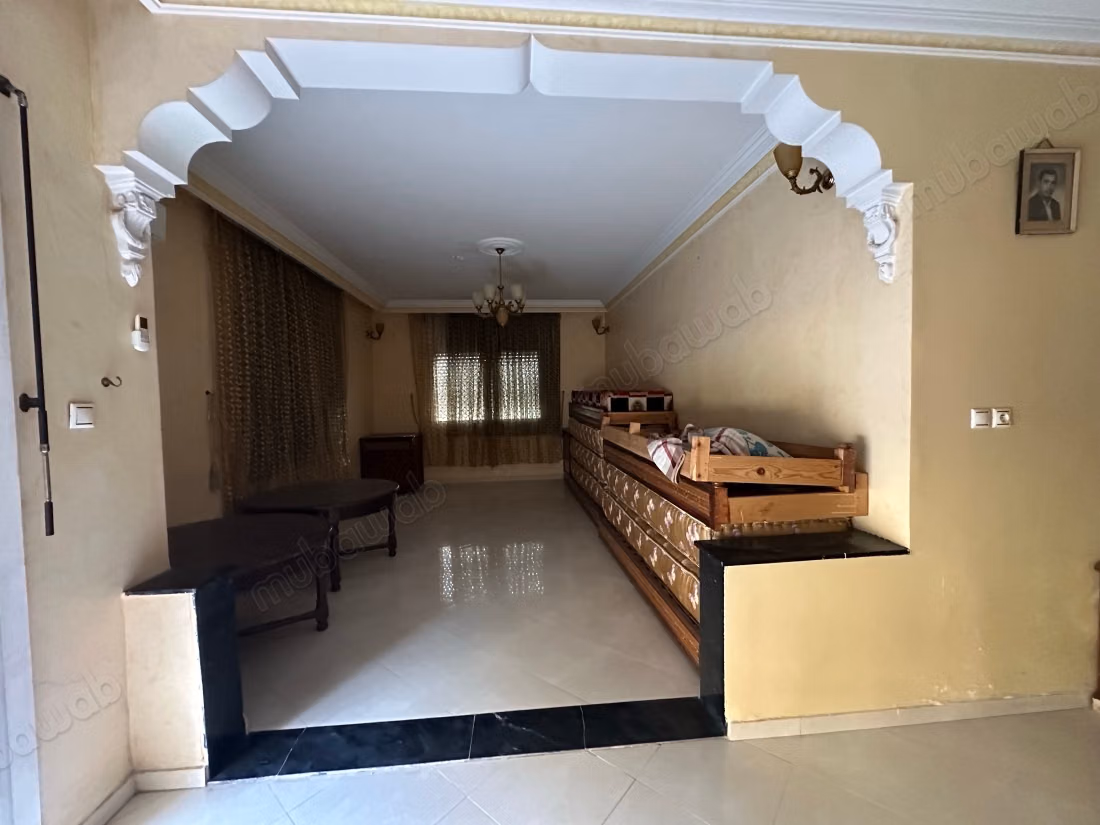 Casa muy bonita en venta en Berrechid. 5 habitaciones. Sistema de satélite y salón marroquí