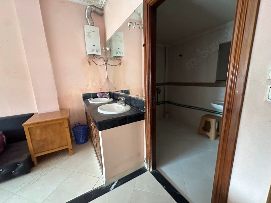 Casa muy bonita en venta en Berrechid. 5 habitaciones. Sistema de satélite y salón marroquí