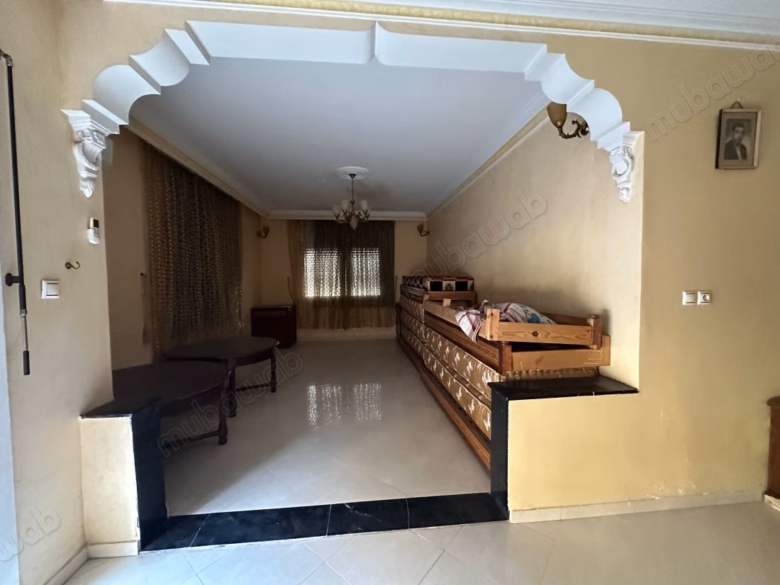 Casa muy bonita en venta en Berrechid. 5 habitaciones. Sistema de satélite y salón marroquí