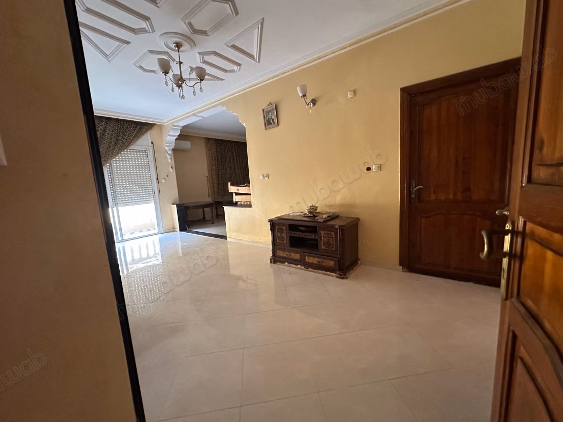 Casa muy bonita en venta en Berrechid. 5 habitaciones. Sistema de satélite y salón marroquí