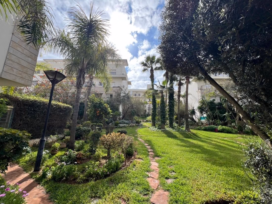 Appartement meublé à louer vue dégagée 160m2 à AIN DIAB
