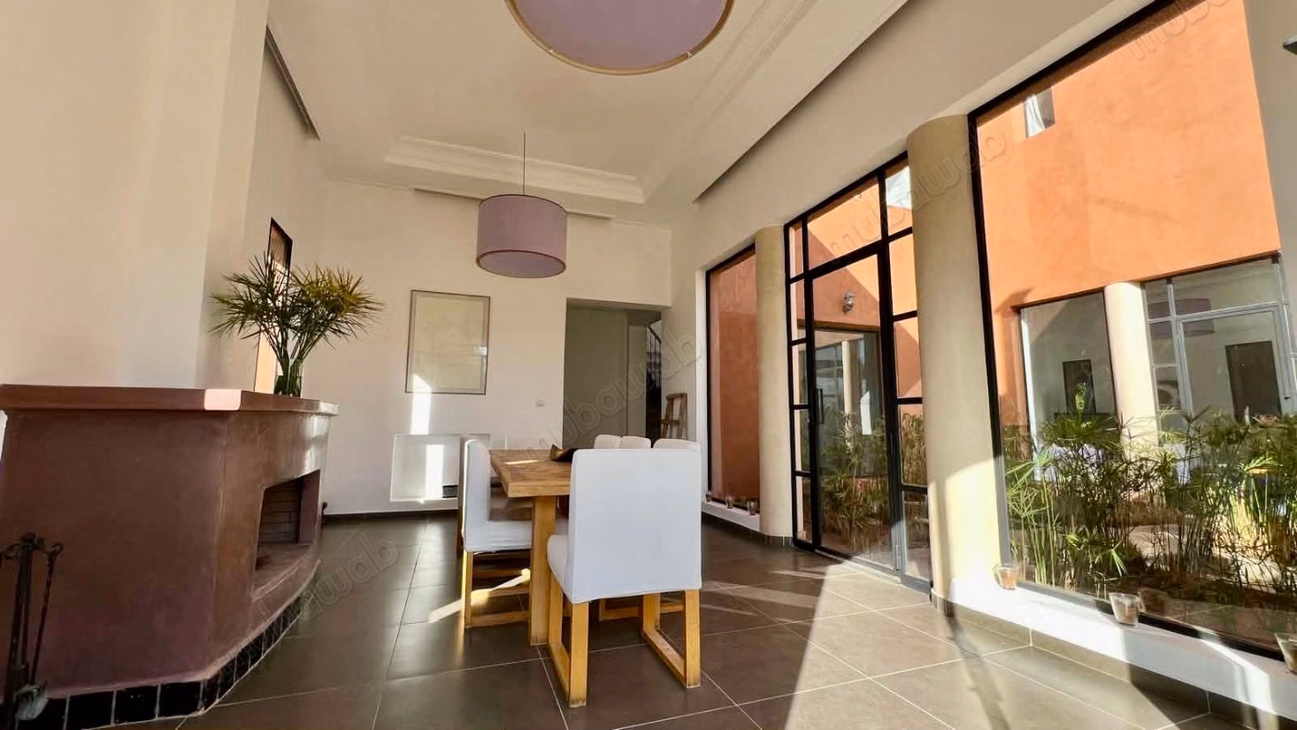 Belle villa avec VNA à la vente à Route Amizmiz.
Surface de 10000 m²