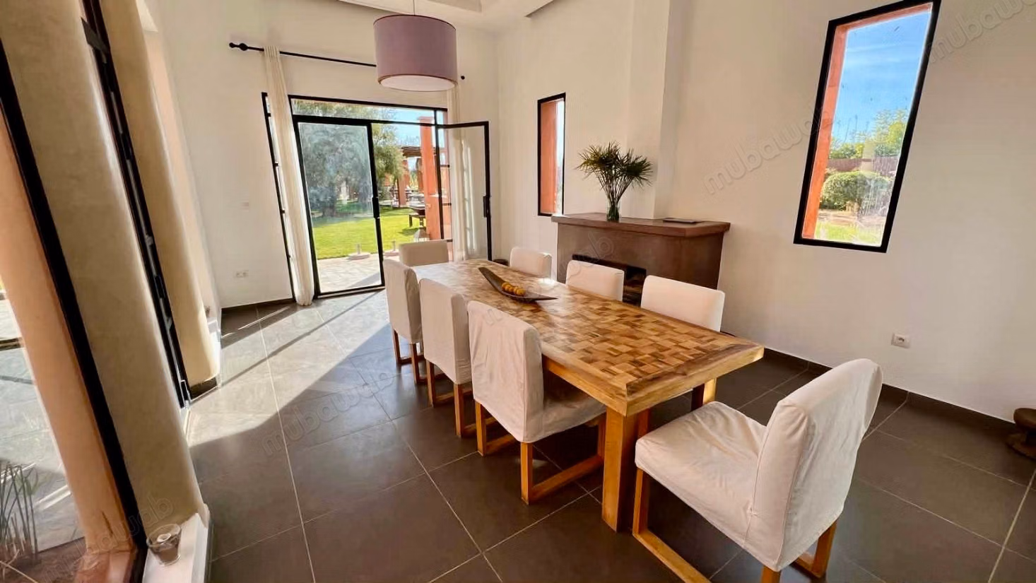 Belle villa avec VNA à la vente à Route Amizmiz.
Surface de 10000 m²