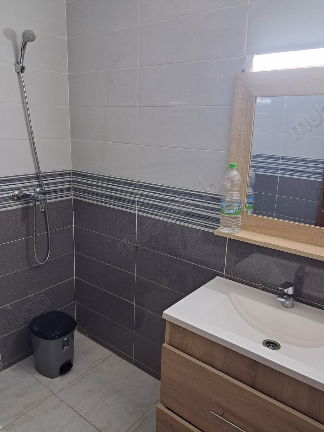Appartement à HAJ FATEH 
usage professionnel 100m²