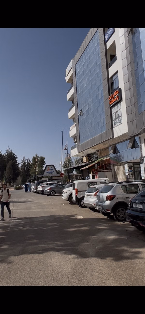 Negozio commerciale in affitto a Marjane. Superficie 63 m²