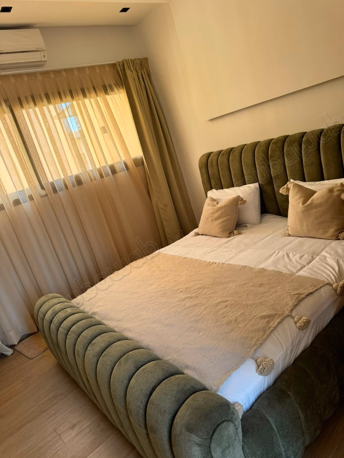 Villa de haut standing à vendre à Ennakhil Palmeraie. 4 belles chambres. Bien meublé