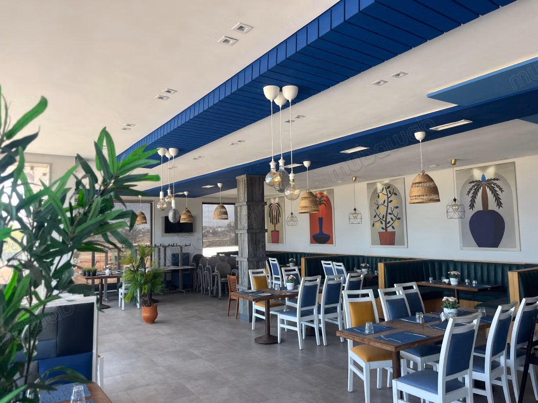 Dar Bouazza: Local commercial de 1500 m2 sur 3 niveaux plus un rooftop avec une vue imprenable sur l Océan