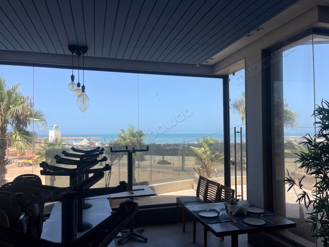 Dar Bouazza: Local commercial de 1500 m2 sur 3 niveaux plus un rooftop avec une vue imprenable sur l Océan