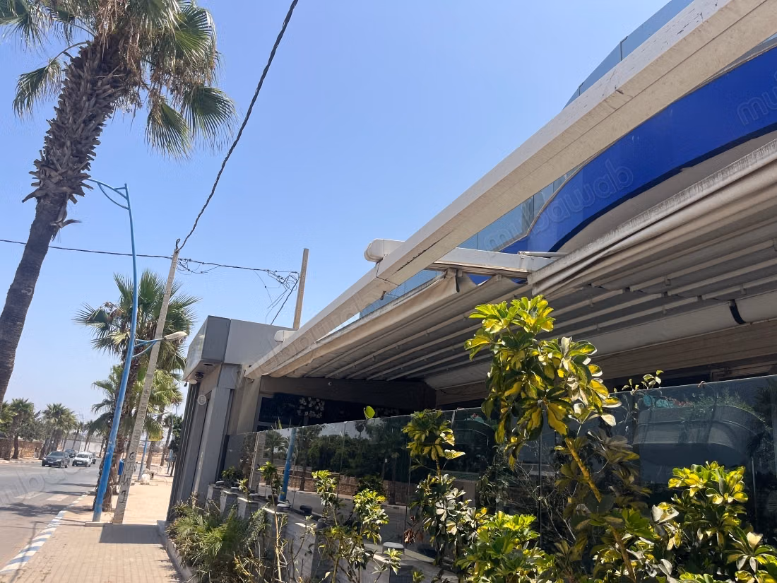 Dar Bouazza: Local commercial de 1500 m2 sur 3 niveaux plus un rooftop avec une vue imprenable sur l Océan