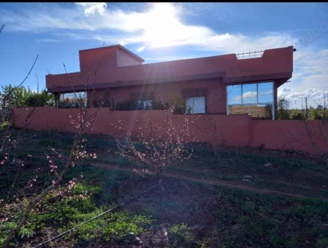 Agradable granja en venta en Tifelt. Superficie de 80000 m²