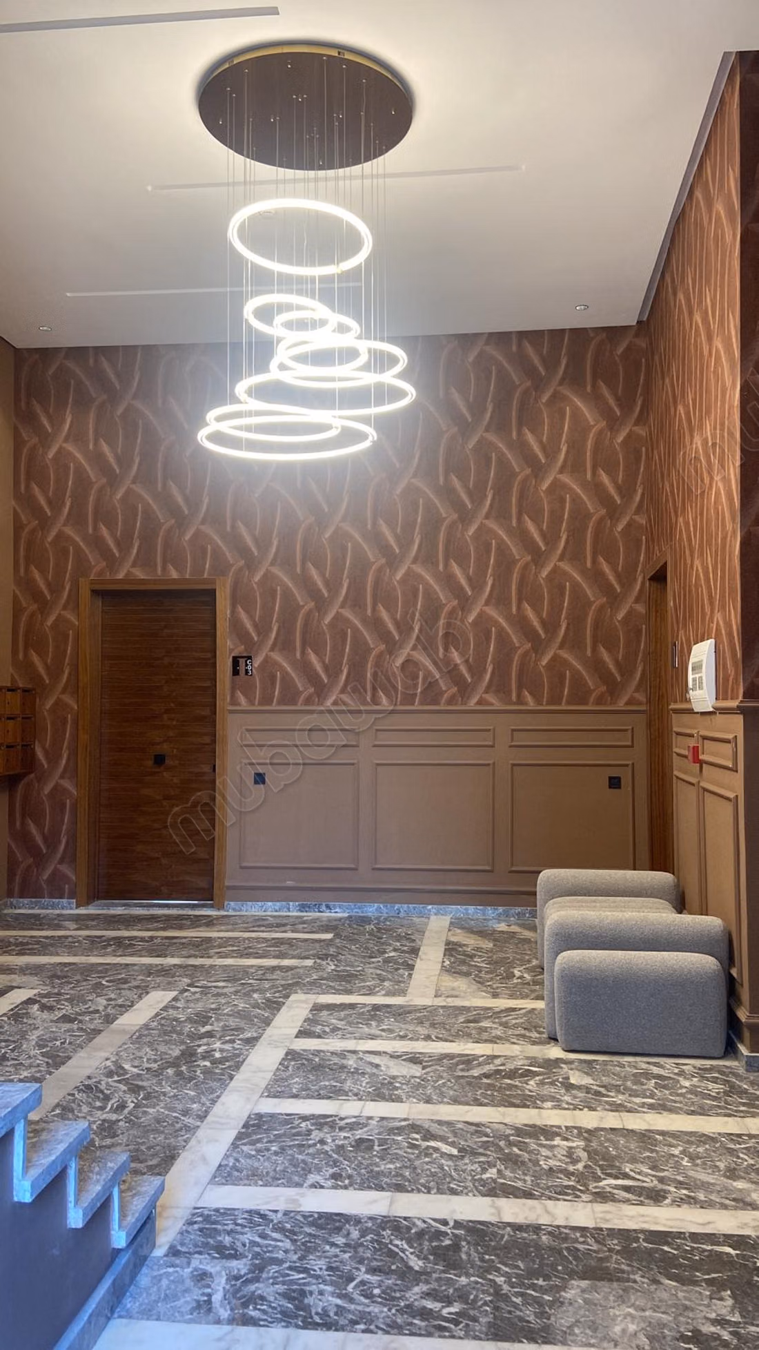 Studio meublé à louer à cfc