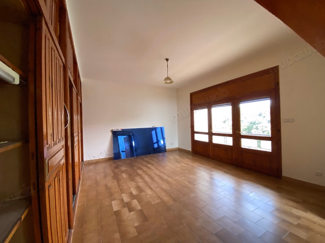 Bell'appartamento in affitto nel Quartiere delle Ambasciate. Superficie 900 m². Bella terrazza e giardino
