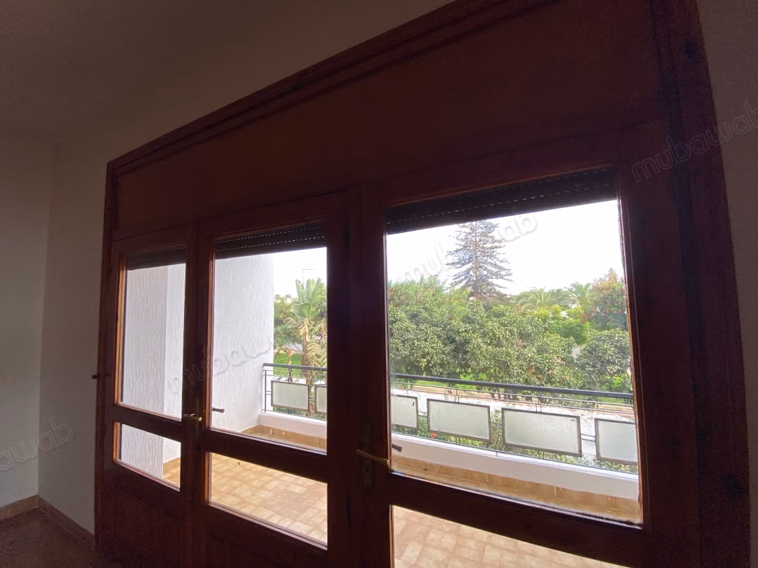 Bell'appartamento in affitto nel Quartiere delle Ambasciate. Superficie 900 m². Bella terrazza e giardino