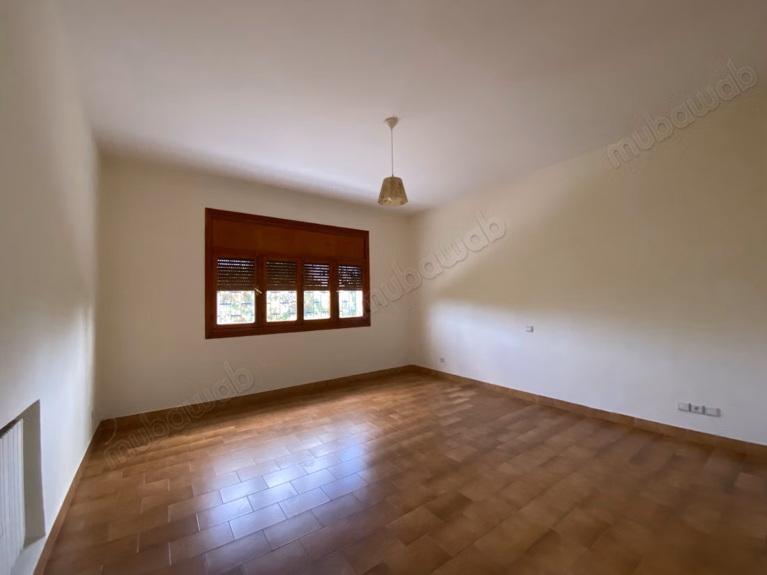 Bell'appartamento in affitto nel Quartiere delle Ambasciate. Superficie 900 m². Bella terrazza e giardino