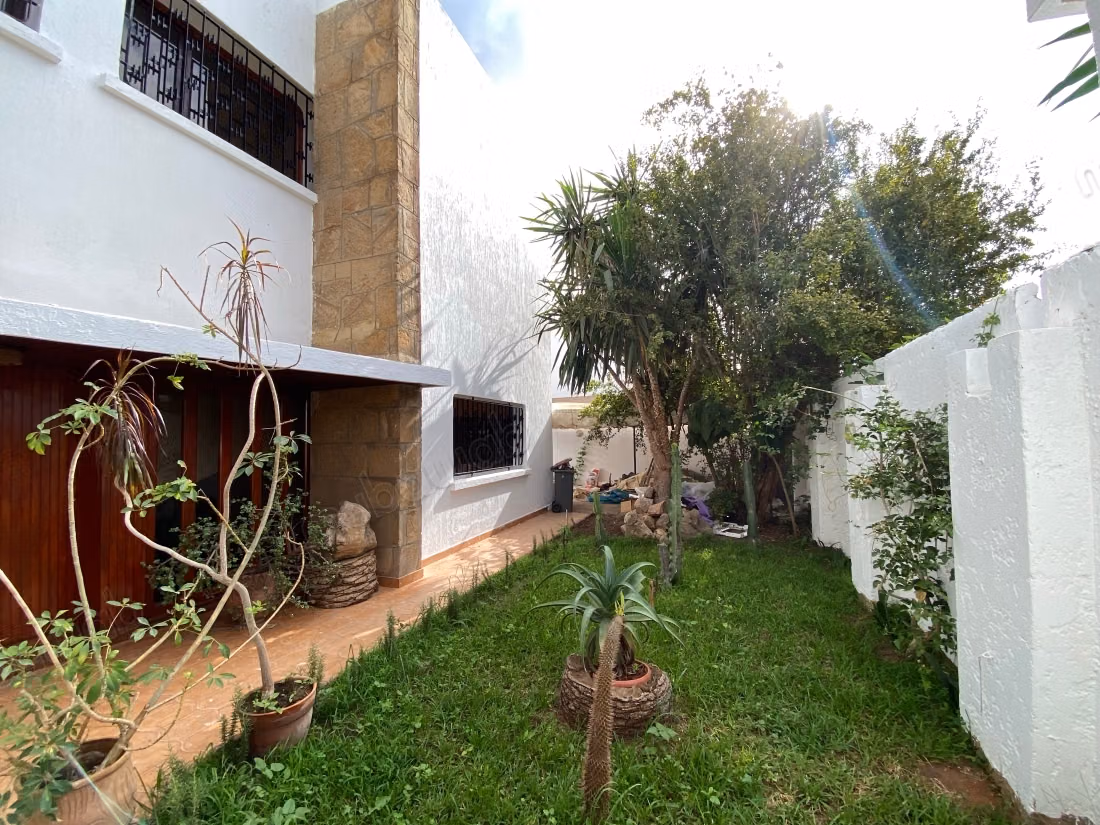 Bell'appartamento in affitto nel Quartiere delle Ambasciate. Superficie 900 m². Bella terrazza e giardino