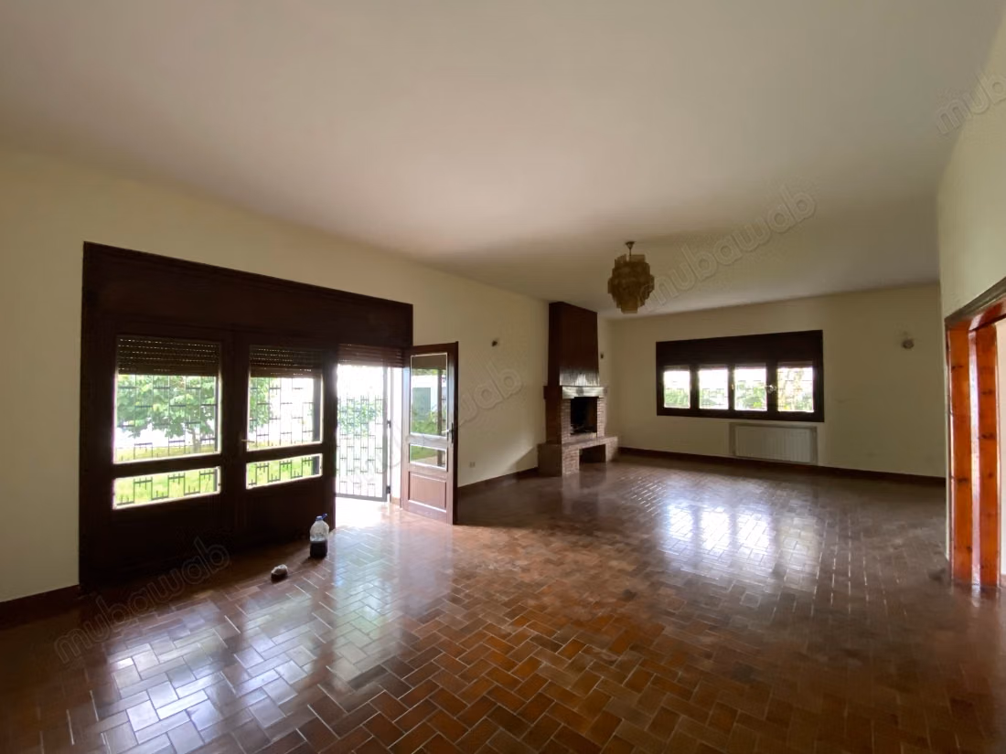 Bell'appartamento in affitto nel Quartiere delle Ambasciate. Superficie 900 m². Bella terrazza e giardino