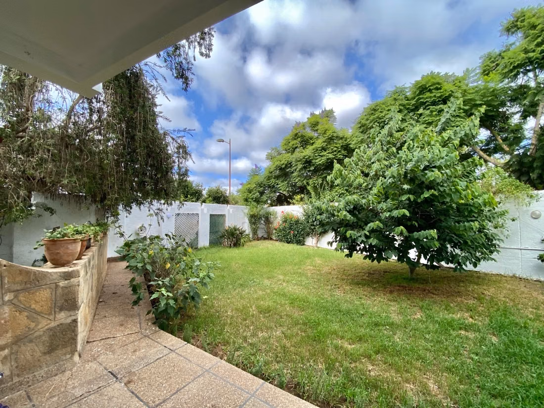 Bell'appartamento in affitto nel Quartiere delle Ambasciate. Superficie 900 m². Bella terrazza e giardino