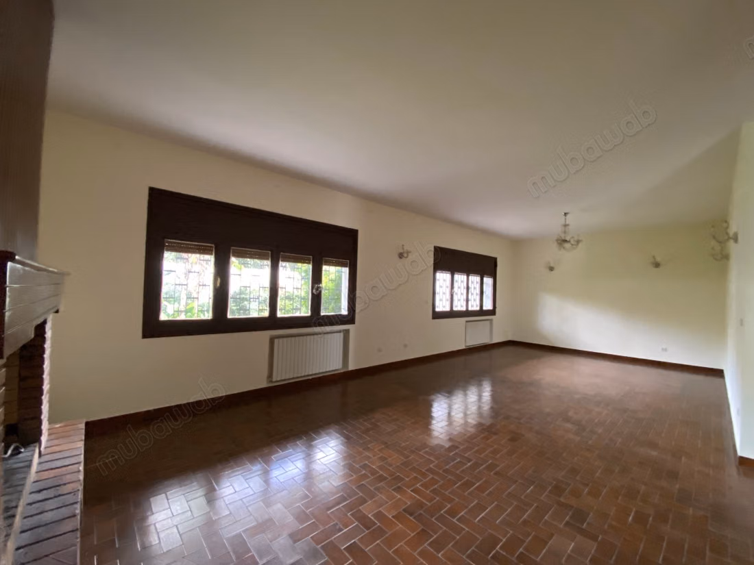 Bell'appartamento in affitto nel Quartiere delle Ambasciate. Superficie 900 m². Bella terrazza e giardino