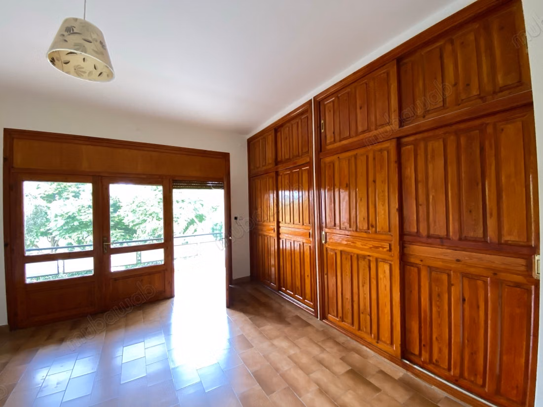 Bell'appartamento in affitto nel Quartiere delle Ambasciate. Superficie 900 m². Bella terrazza e giardino