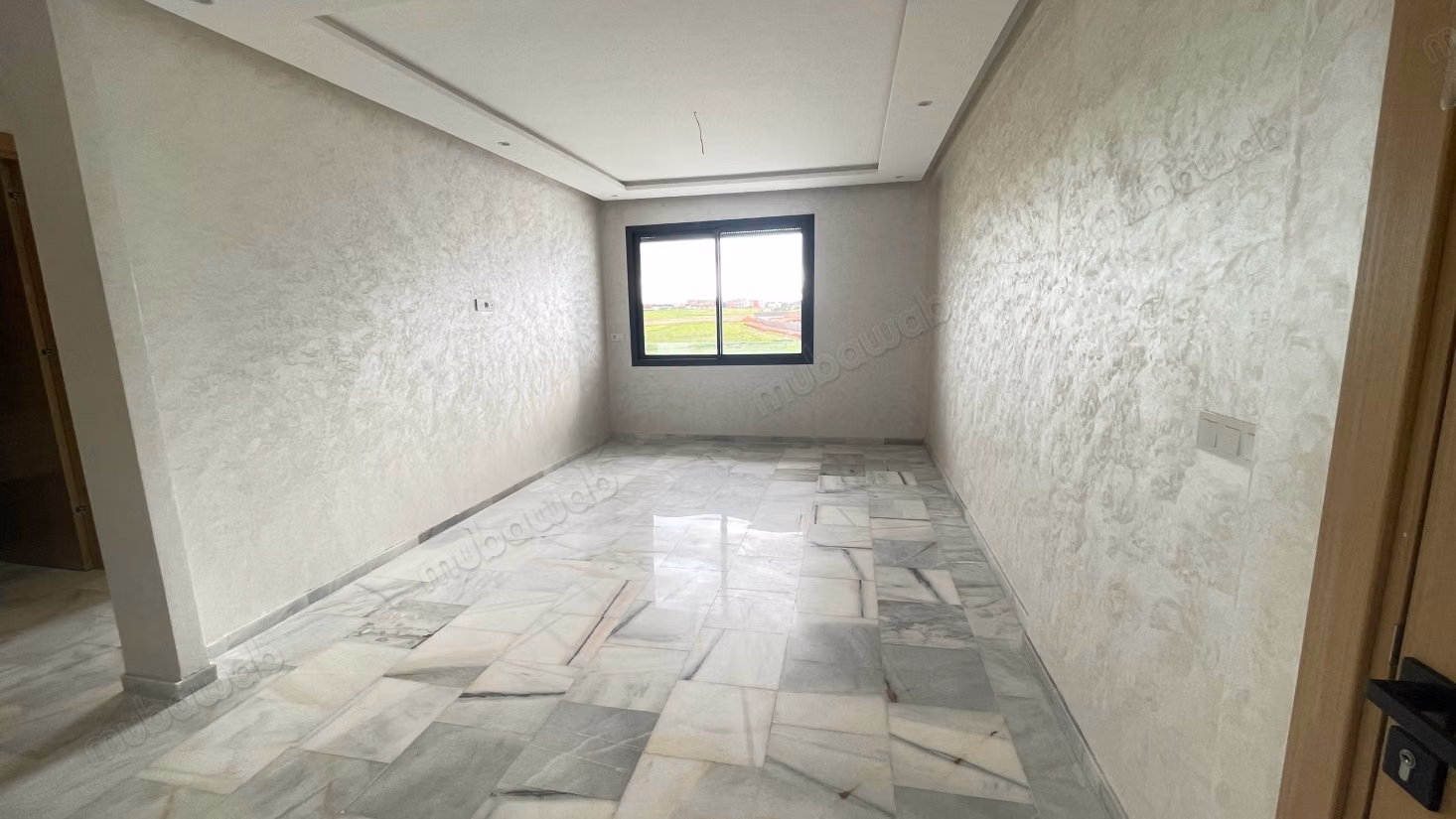 Studio en location à Sidi Maarouf. 1 belle chambre. Avec ascenseur et terrasse