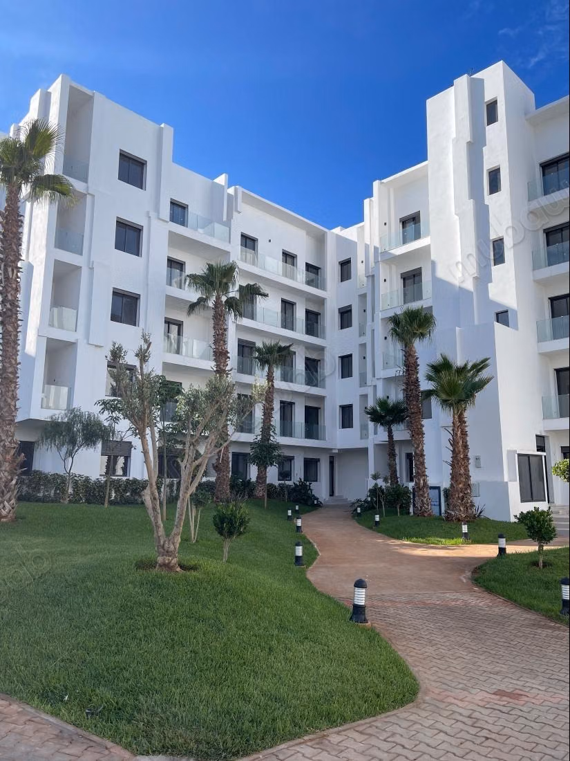 Studio en location à Sidi Maarouf. 1 belle chambre. Avec ascenseur et terrasse