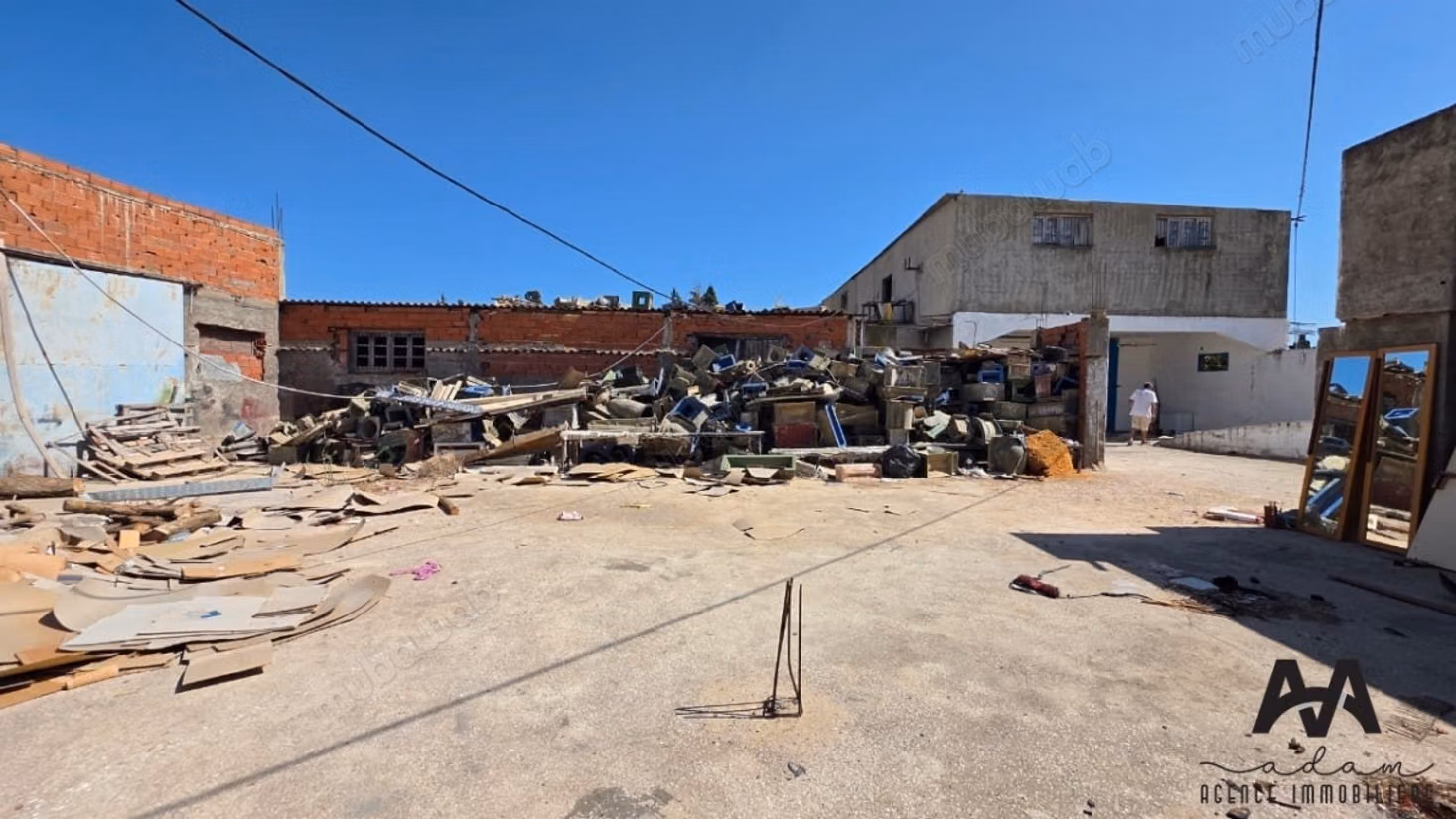In vendita – deposito e terreno di 10843m² – Tazarka