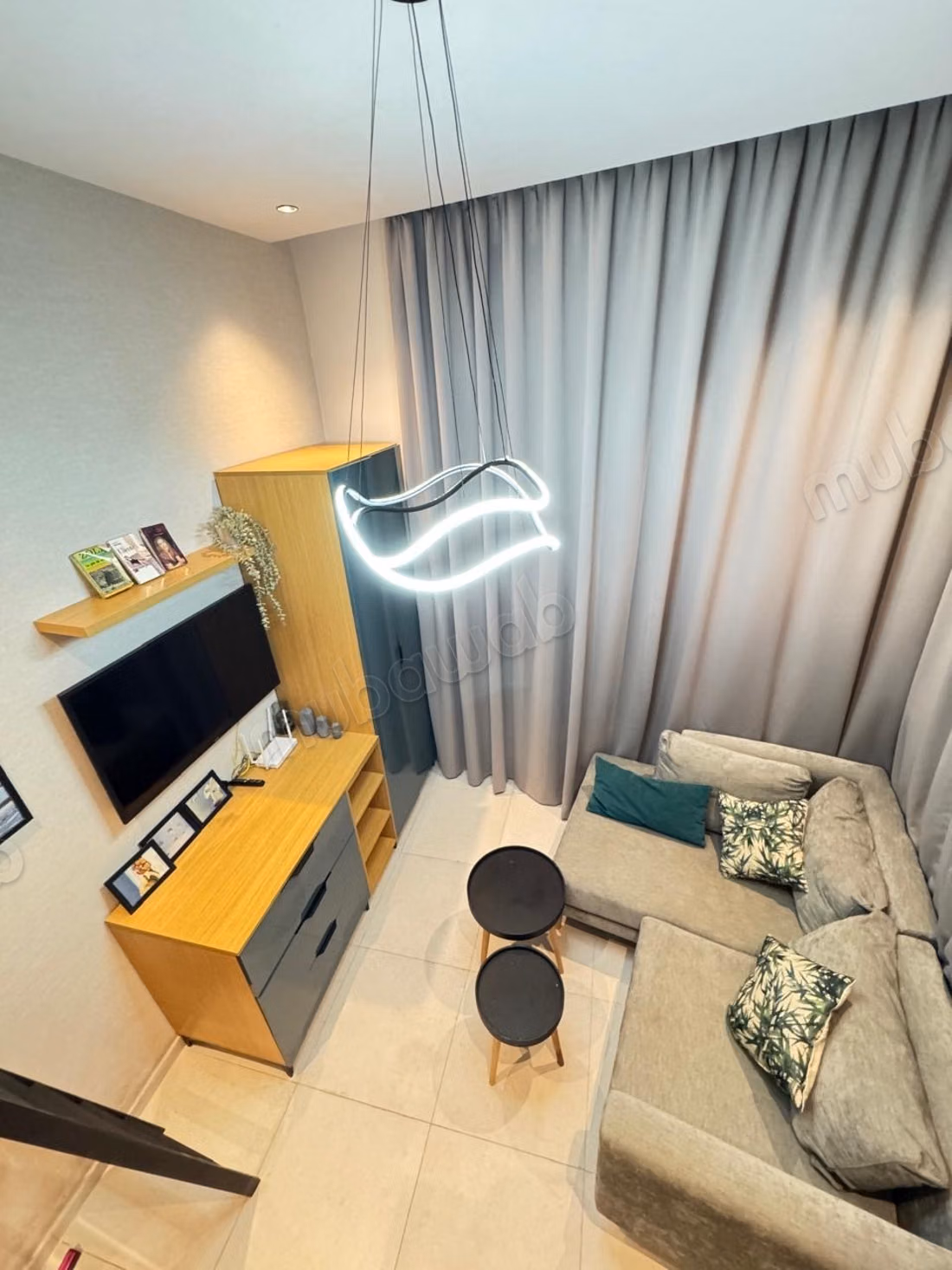 Loft con soppalco arredato