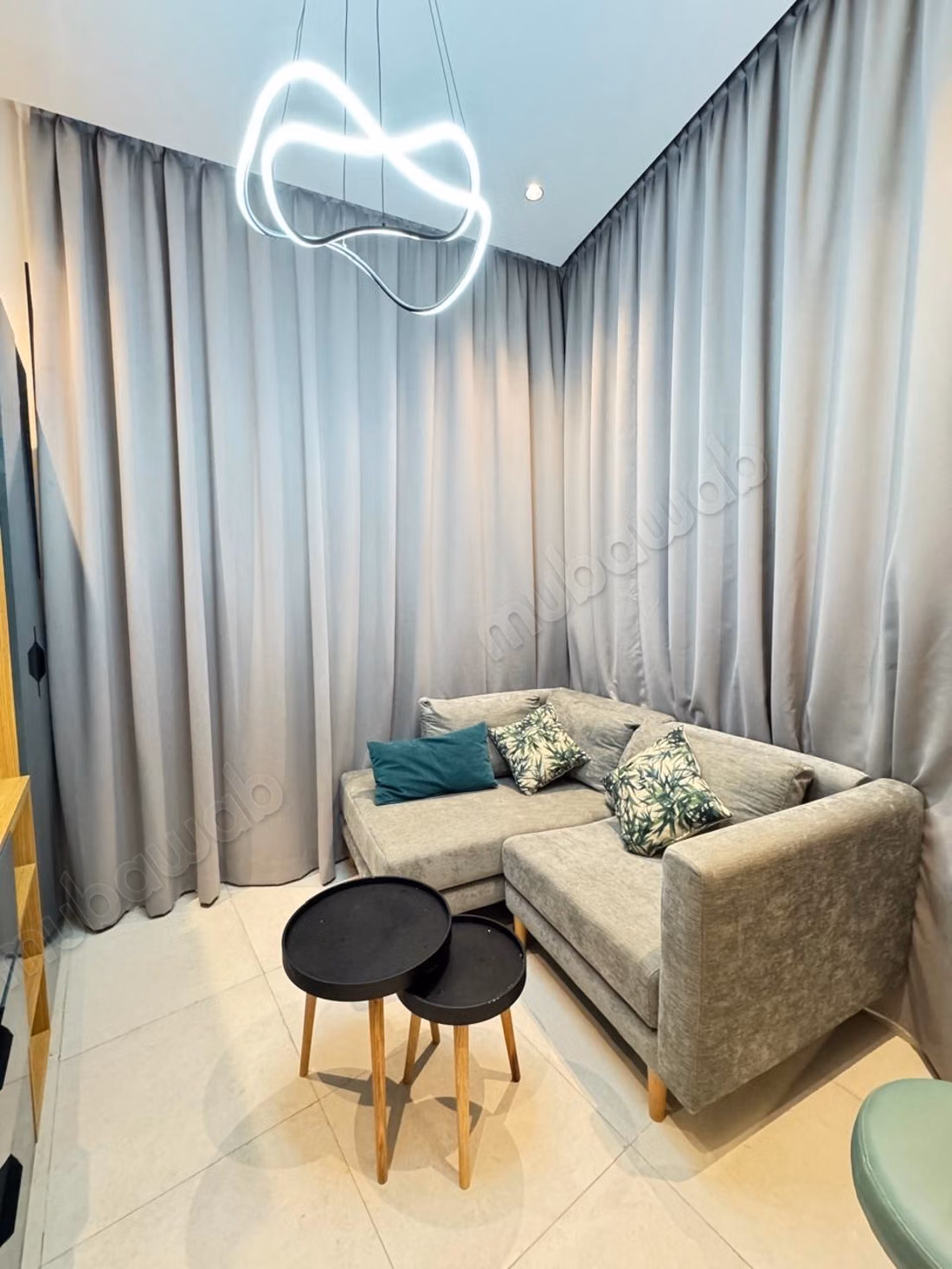 Loft con soppalco arredato